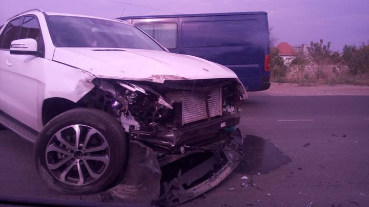 Accident la ieşirea din Capitală. O şoferiţă şi-a făcut zob maşina