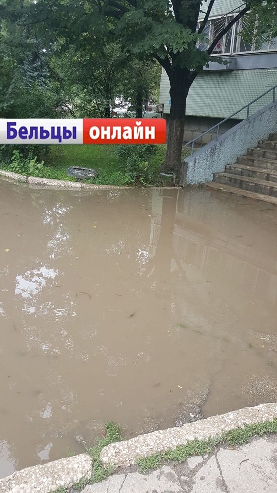 В Бельцах во время ливня каждый раз затапливает бульвар Эминеску