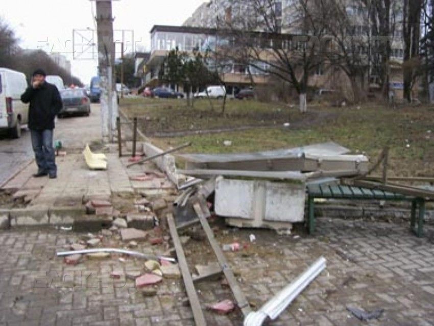 Примэрия устанавливает "новые" остановки общественного транспорта, которые выглядят как старые
