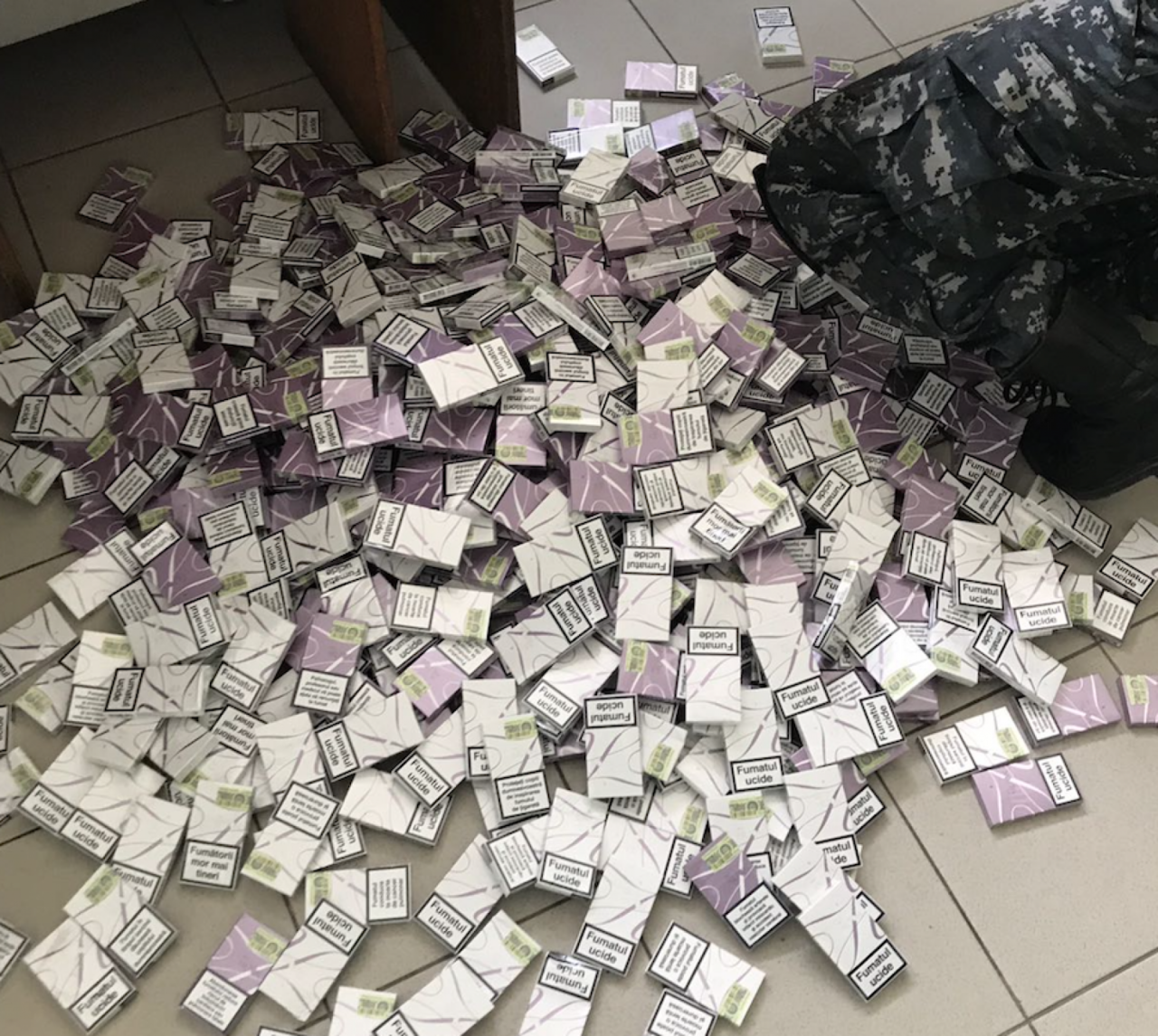 За последние сутки таможня конфисковала почти 30 000 сигарет