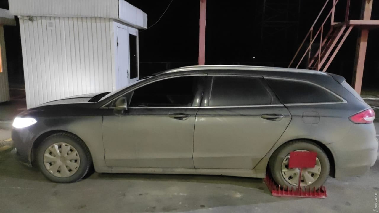 Одесские пограничники остановили на границе с Приднестровьем угнанный автомобиль