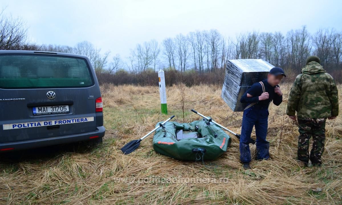 Двоих граждан Молдовы задержали на границе с 13 000 пачками сигарет