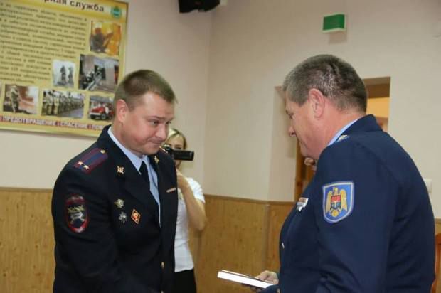 ГИЧС наградил российских спасателей за помощь, оказанную при ДТП в Калуге