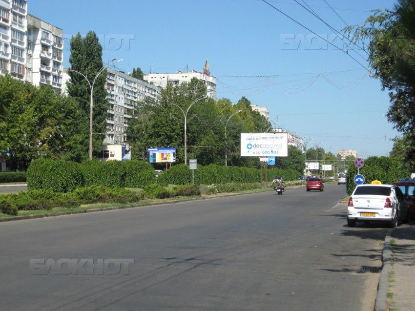 При чистке бульвара Дачия от рекламных панно Киртоакэ "забыл" о самых аварийных перекрестках