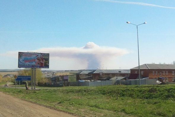 Взрывы снарядов в России: в небе образовался "гриб"