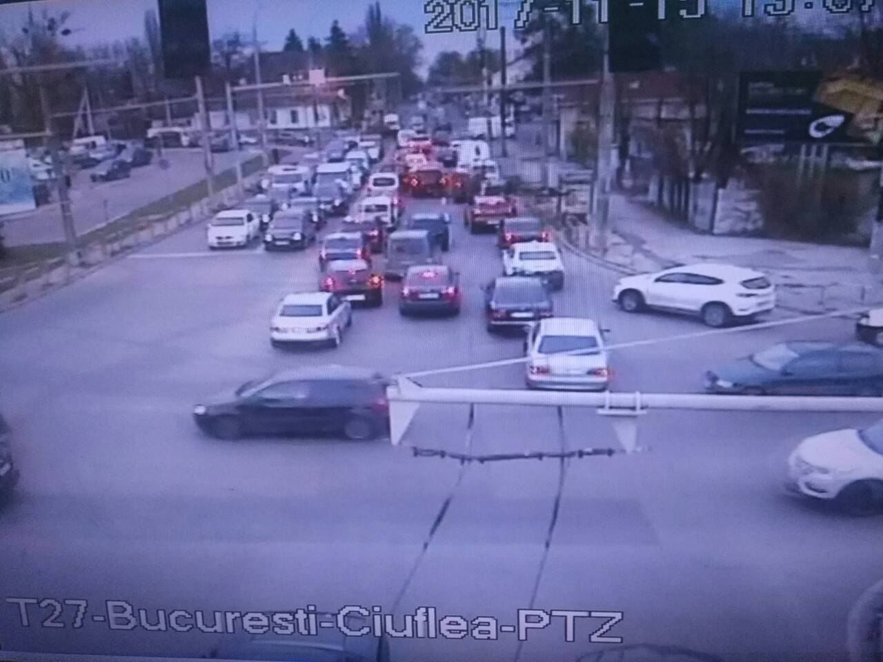 InfoTrafic 17:00: Flux majorat de transport. Străzi de evitat