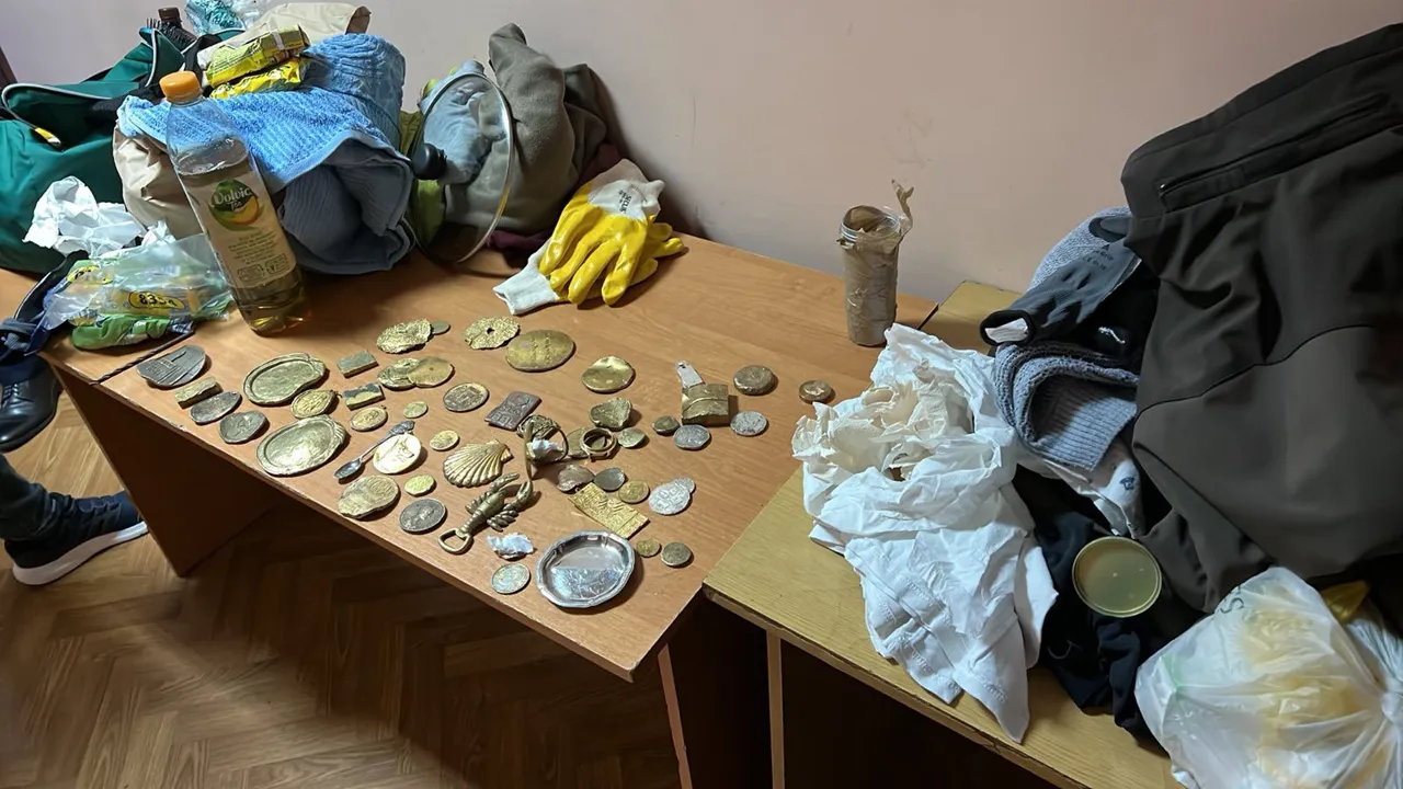 У молдаванина при пересечении границы нашли предметы из драгметаллов