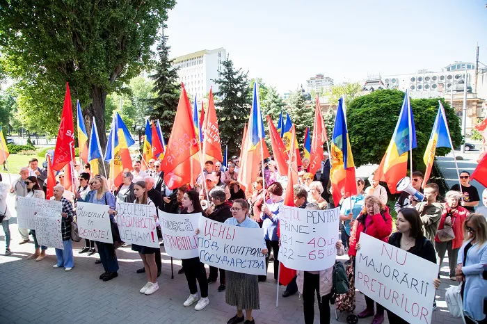 ПСРМ протестует у здания Минсельхоза: Министра в отставку