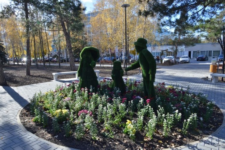 Обновленный сквер завода «Мезон» на Рышкановке украшают новые инсталляции