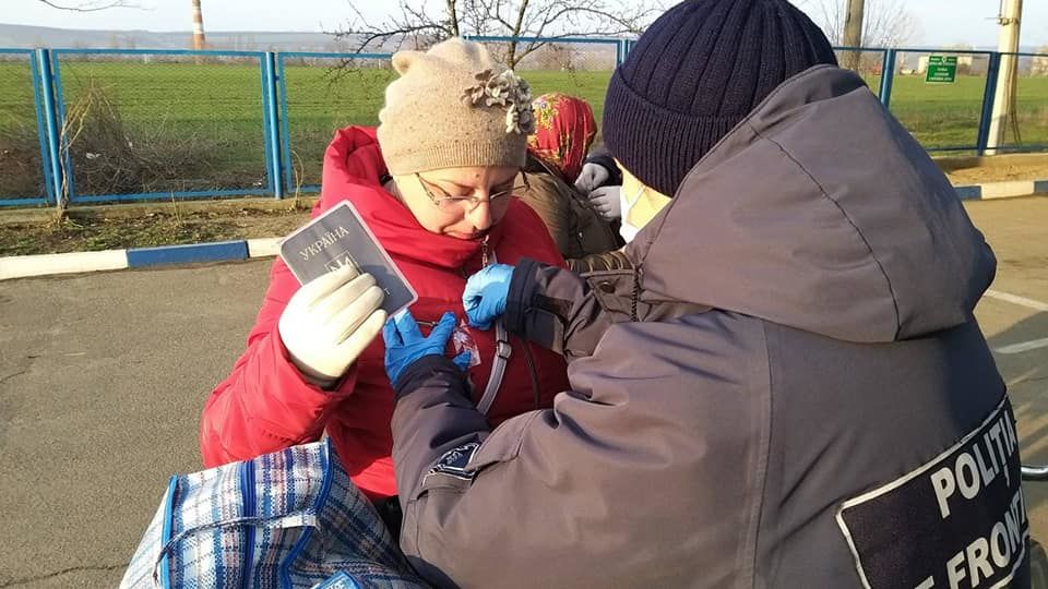 Пограничники поздравили путешественников с первым днем весны