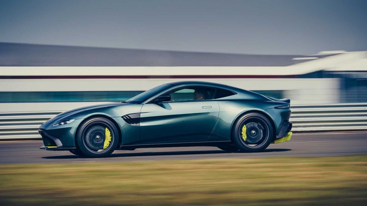 Aston Martin выпустил "механическое" купе Vantage