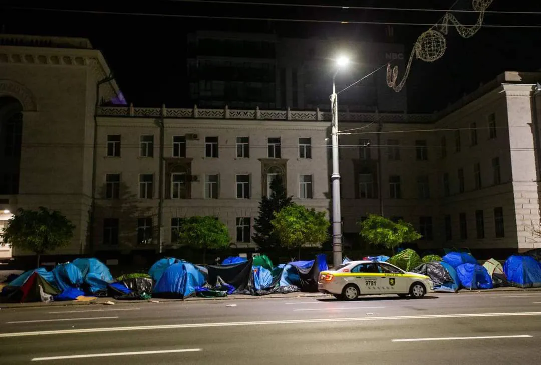 Полиция задержала 3 участников протеста: они снова пытались перекрыть дорогу