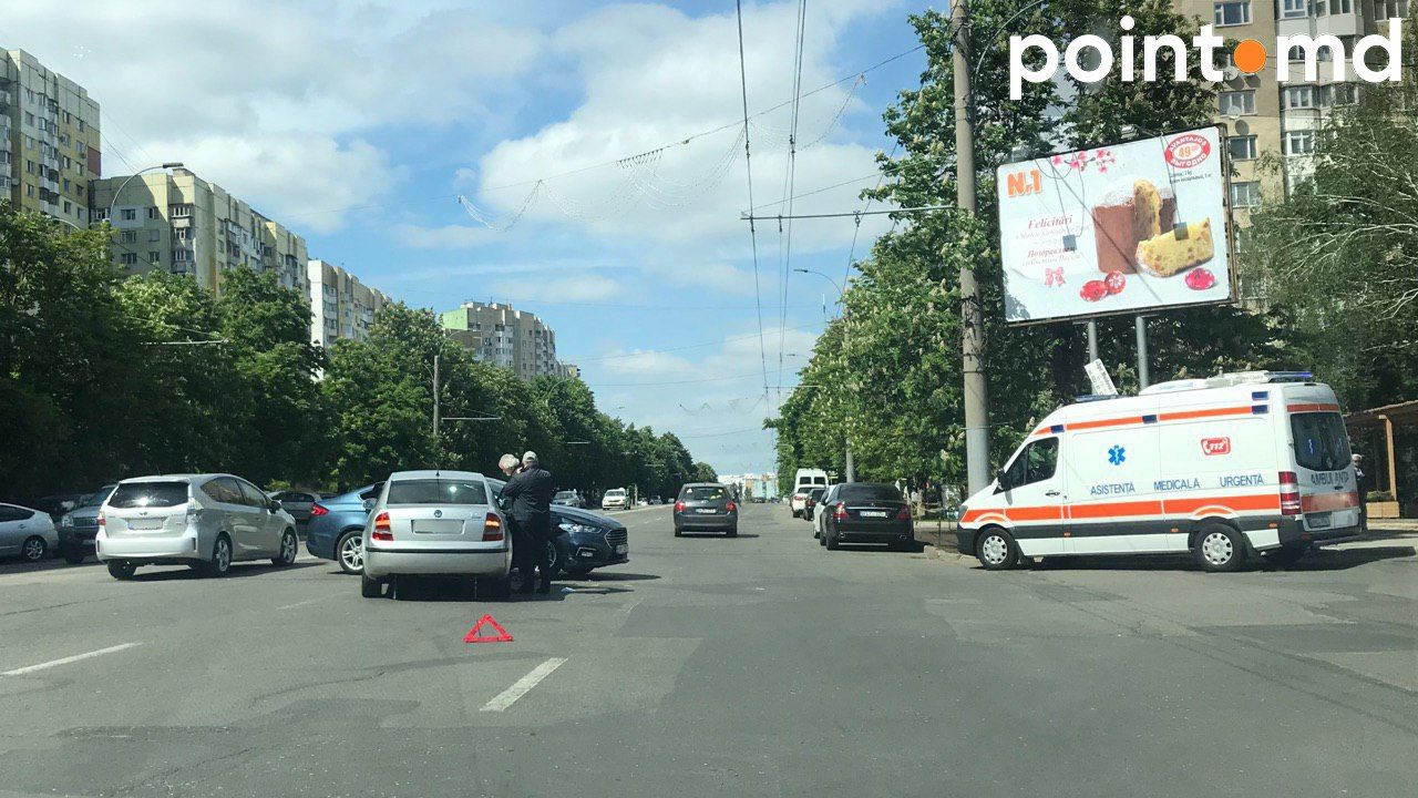 ДТП на Московском проспекте: на место аварии прибыла скорая
