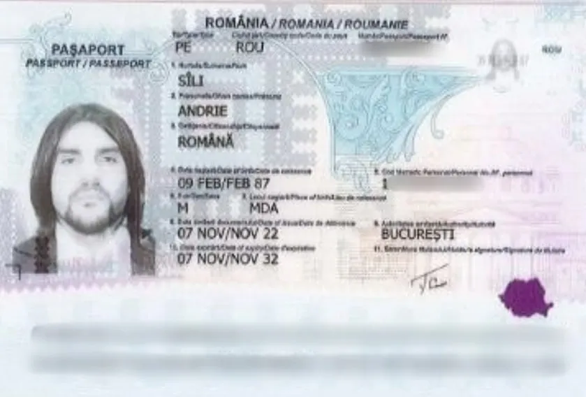 Jurnaliștii au prezentat documente pe nume fals, ridicate de la Țuțu în timpul perchezițiilor din Grecia