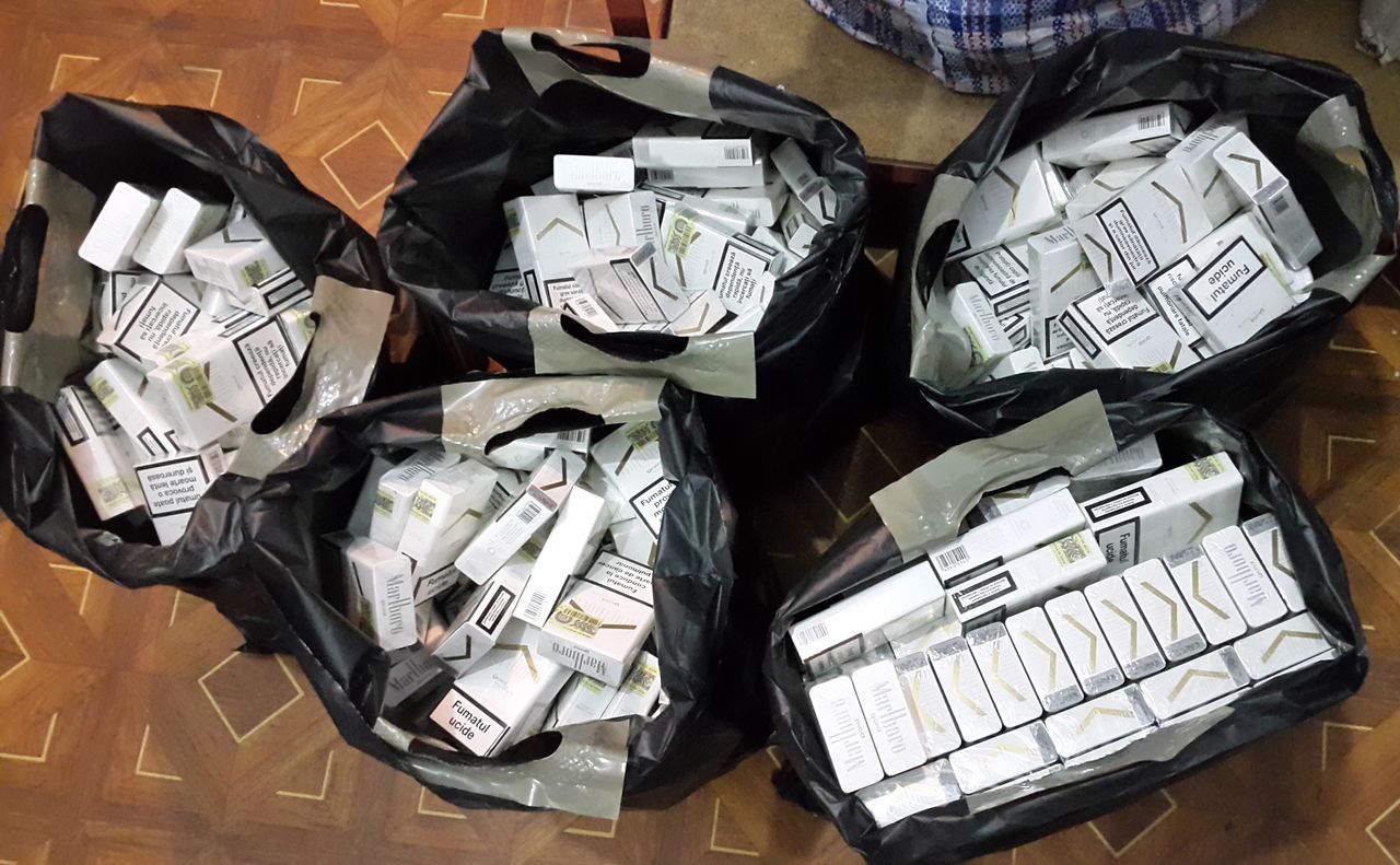 30.000 de țigări, confiscate la vamă