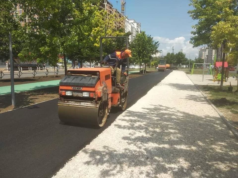 Аллея Мирча чел Бэтрын заасфальтирована, благоустроена зеленая зона