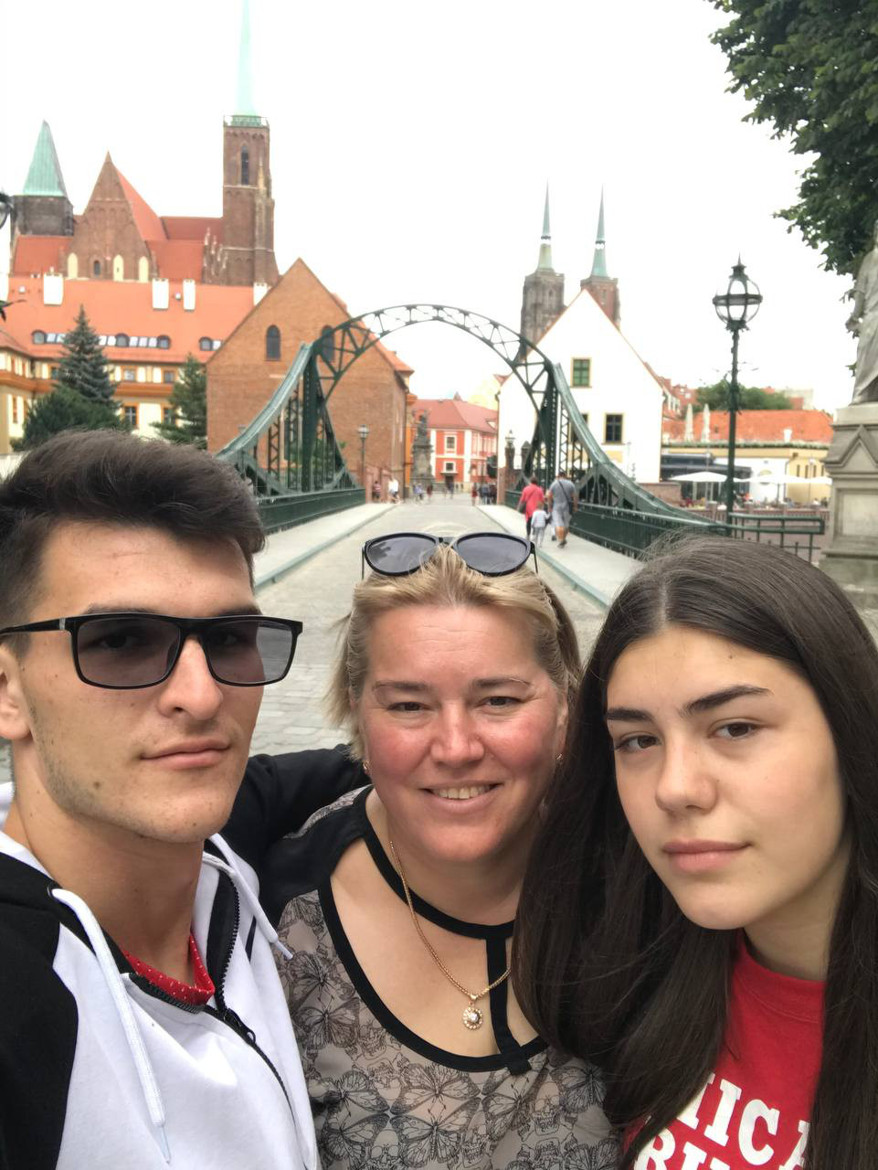 Youth Klinik: Мы обязаны защитить наших детей от возможных рисков