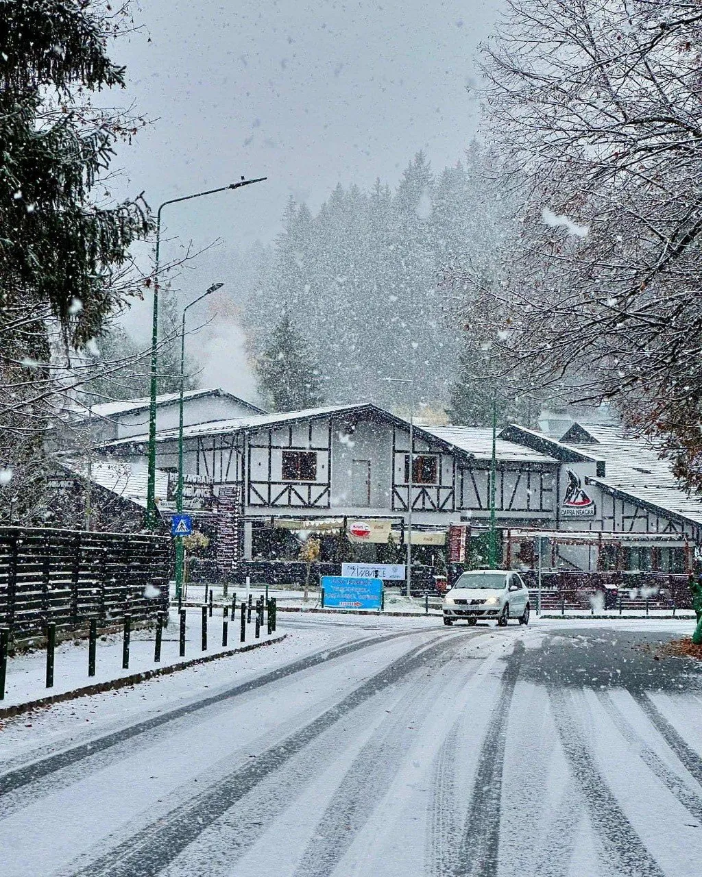 La Braşov au căzut primii fulgi de zăpadă: A fost anunțat Cod Galben de ninsori