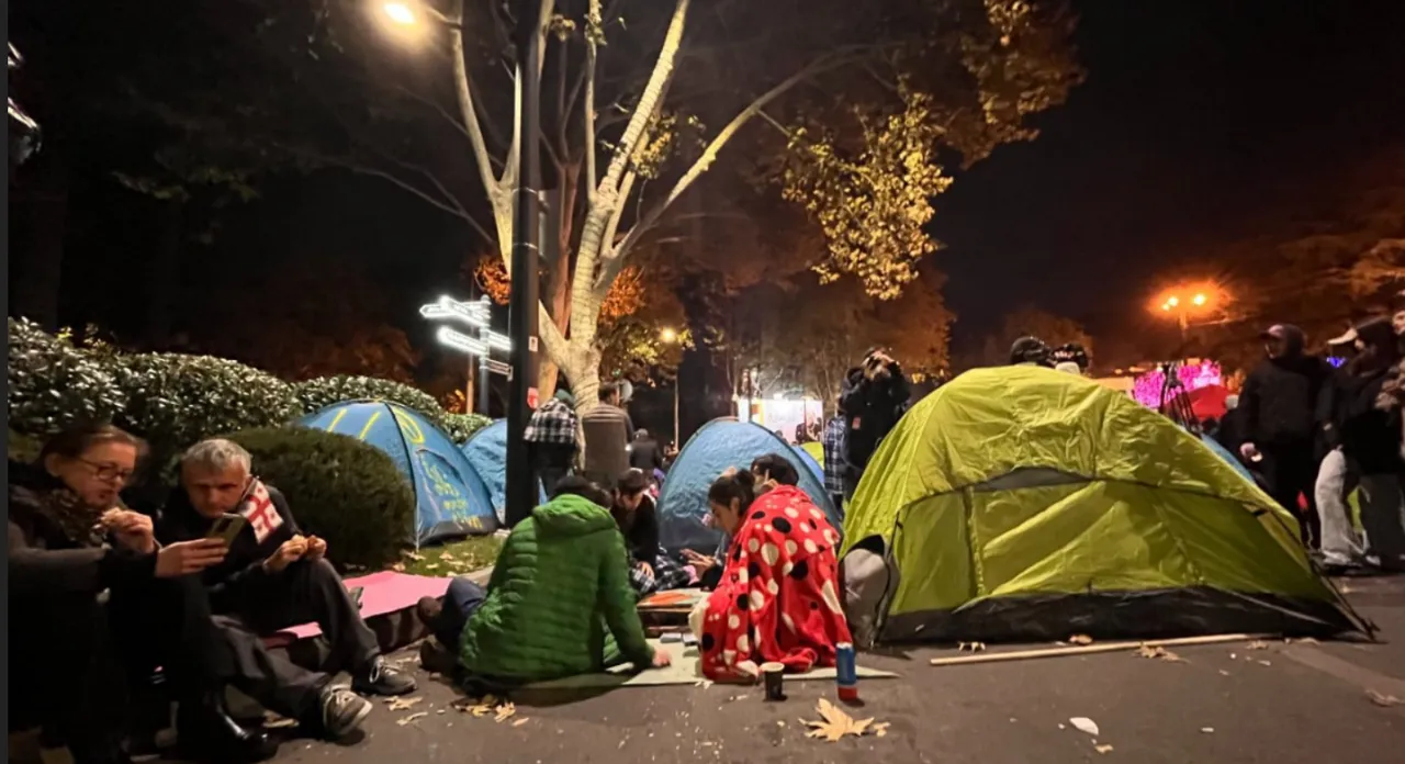 Protestatarii au ridicat baricade în centrul orașului Tbilisi
