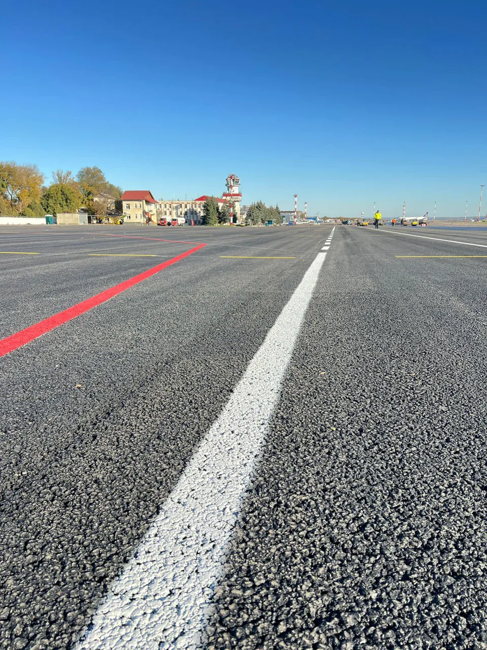 Prima etapă de modernizare a platformei de îmbarcare-debarcare a Aeroportului Internațional Chișinău, finalizată