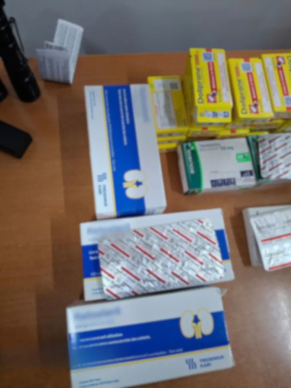 Таможенники выявили незадекларированные товары и более 750 психотропных таблеток