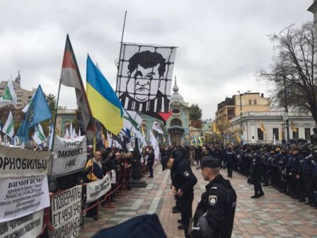 Киев митингует: палатки у Рады и столкновения с полицией