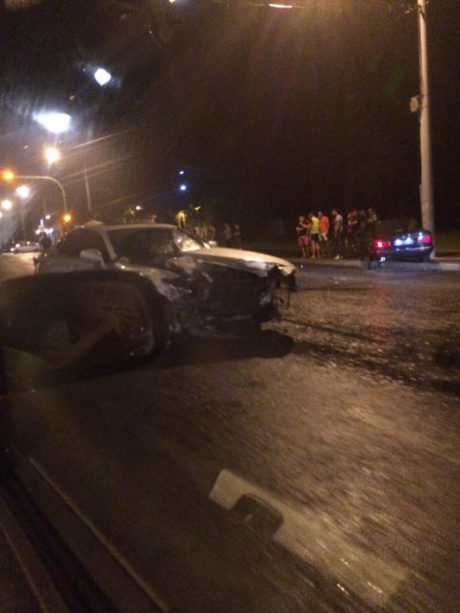 Accident cumplit cu bolizi de lux. Doua BMW-uri si un Lexus s-au ciocnit violent pe Alecu Russo