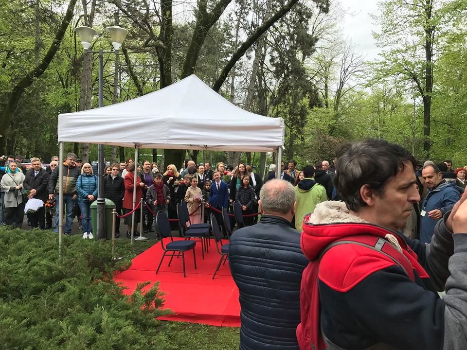 Памятник Гагарину открыт в главном парке Бухареста