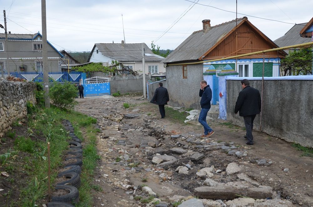 В Дубоссарах после ливней восстанавливают дороги и крыши