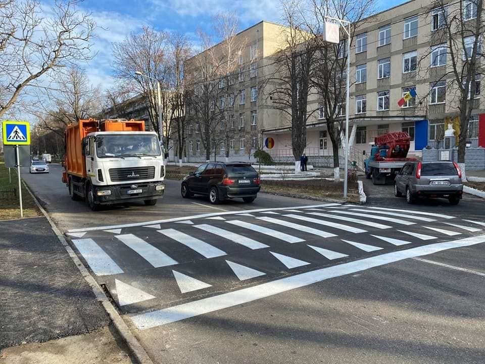 На нескольких улицах столицы обустроят приподнятые пешеходные переходы
