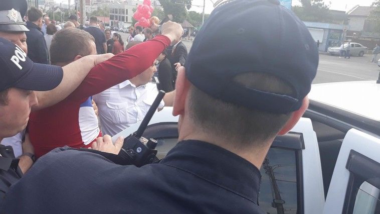 У Мемориала "Вечность" произошла потасовка, одного человека задержали