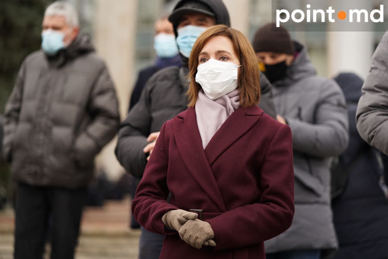 В центре Кишинева прошел масштабный митинг: люди требуют досрочных выборов