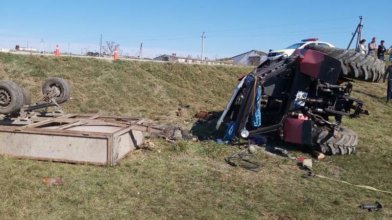 В ДТП с перевернувшимся трактором погибла женщина