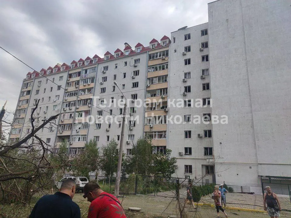 По Николаеву нанесен ракетный удар: есть жертва и раненые