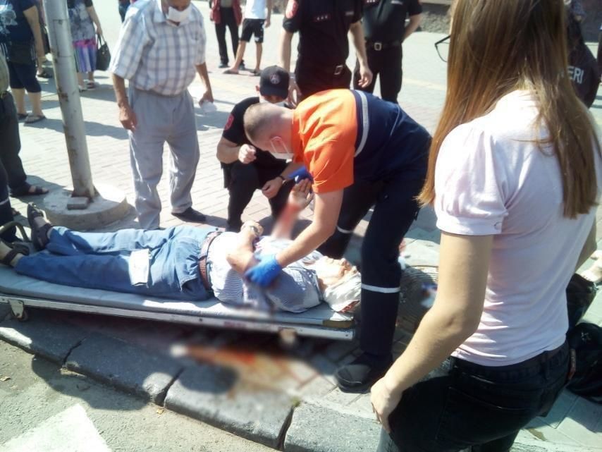 Карабинеры оказали помощь упавшему в центре столицы мужчине