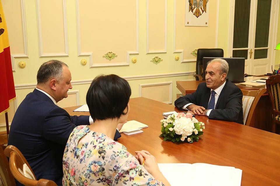 Президент Додон провел встречу с послом Армении в Республике Молдова