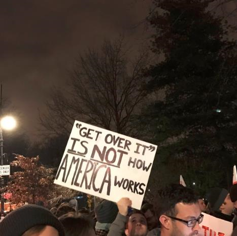 В Нью-Йорке проходит митинг против Трампа