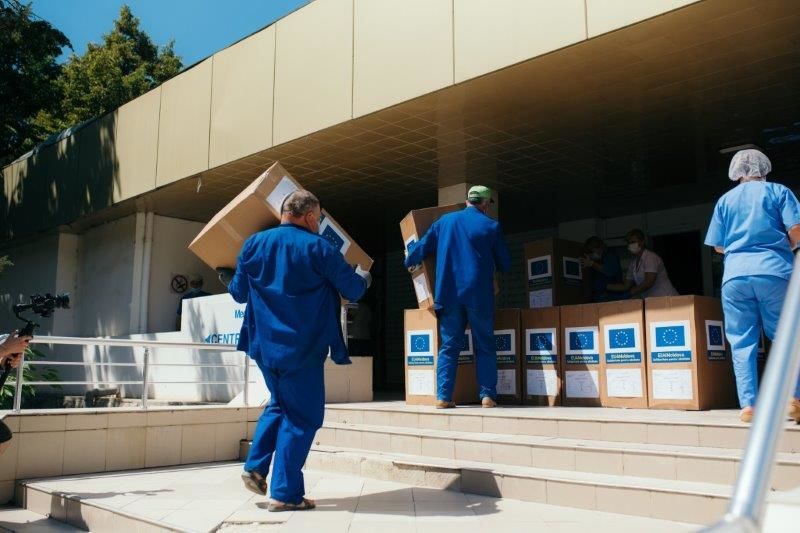 ЕС и ЮНИСЕФ передали партию средств защиту врачам из Кагула и Унген