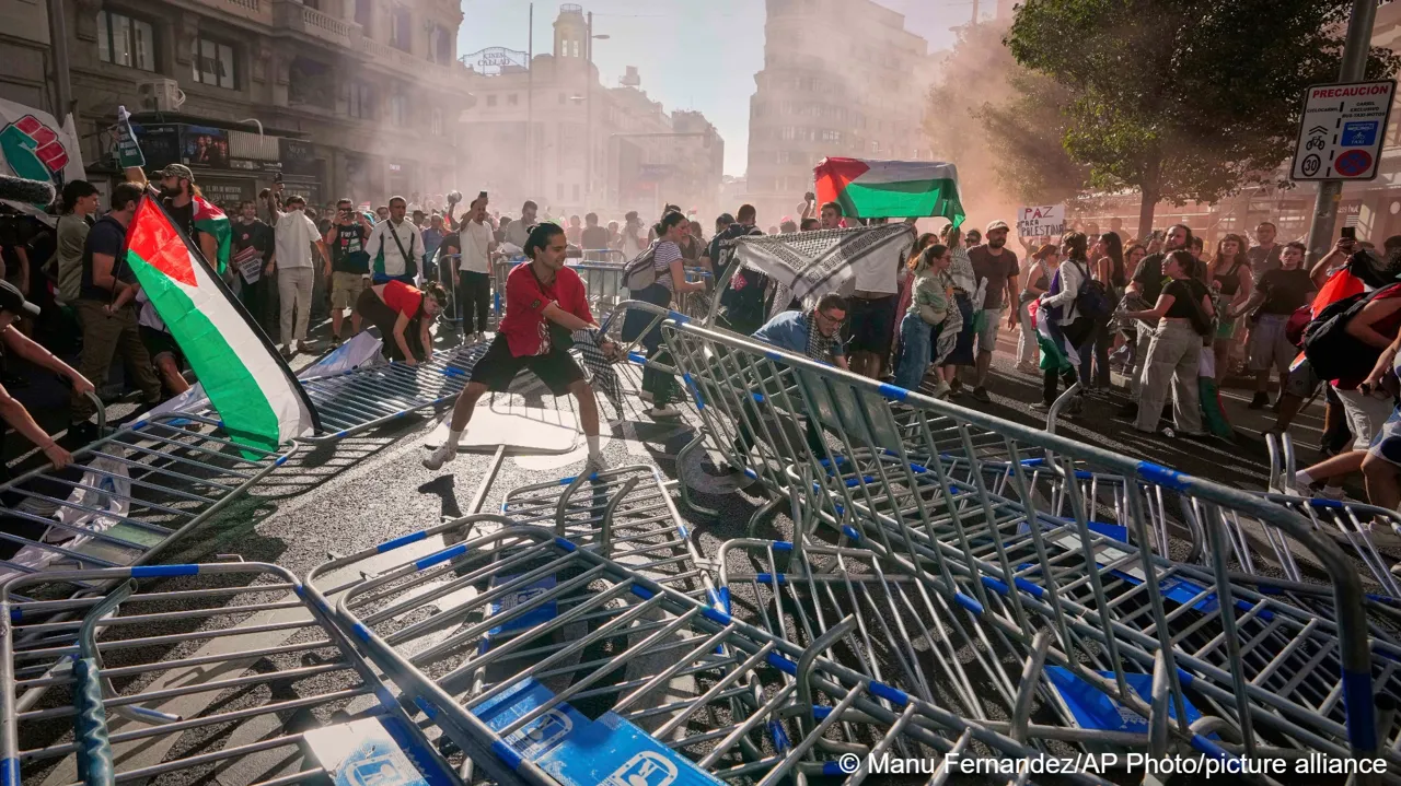 Из-за пропалестинских протестов в Испании отменен финал велогонки La Vuelta