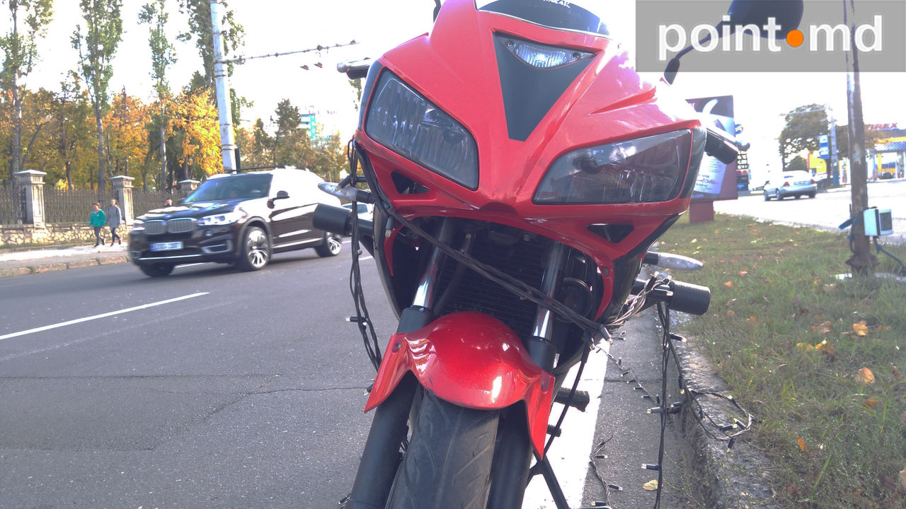 Scene de groază: Incredibil ce a păţit un motociclist din Capitală pe viaduct