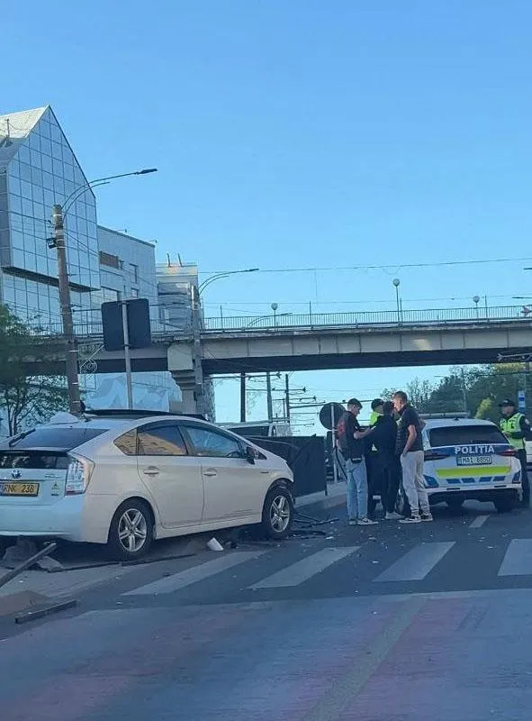 В столице произошло несколько аварий с участием машин службы такси