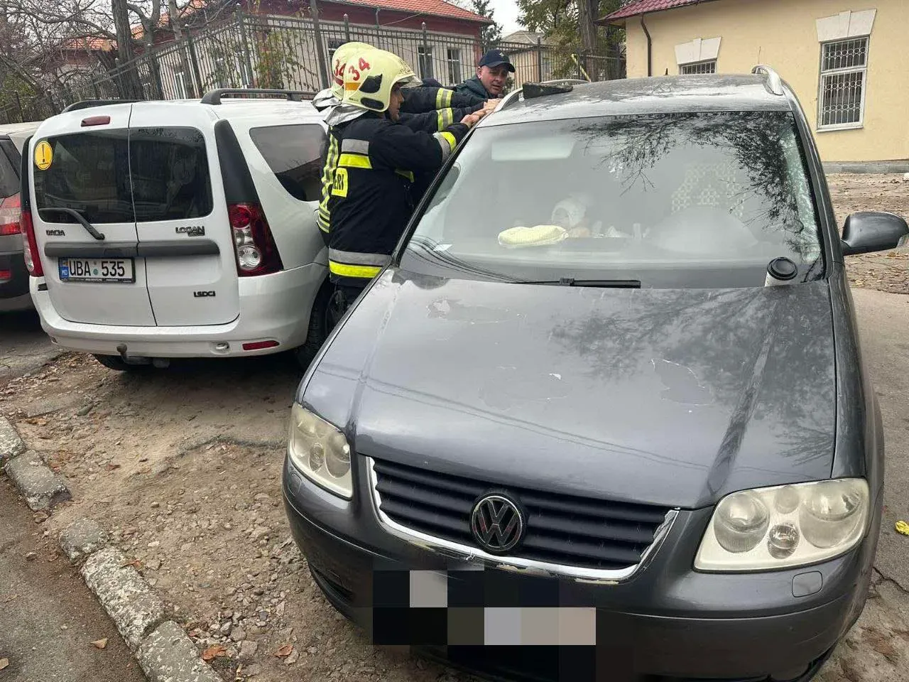 Un copil de un an a rămas blocat într-o mașină la Orhei