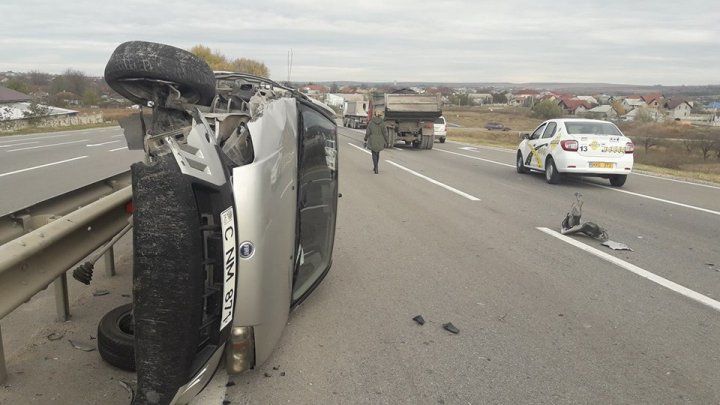 Accident cumplit în apropiere de Măgdăceşti. Un automobil s-a lovit violent cu un KamAZ