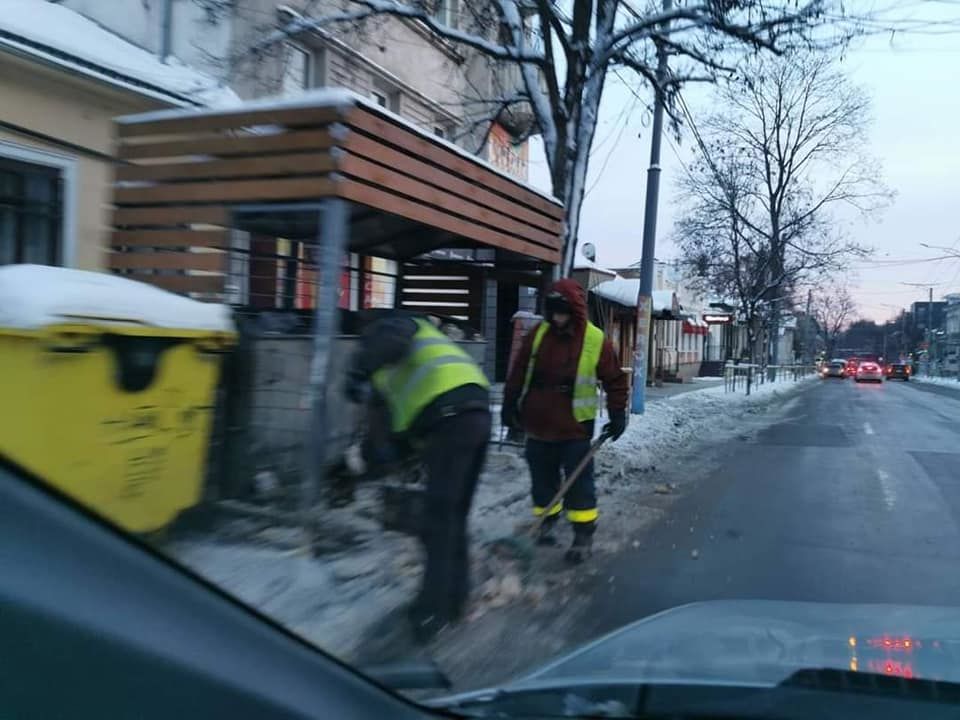 Чебан: Муниципальные службы продолжают распространять противогололедный материал