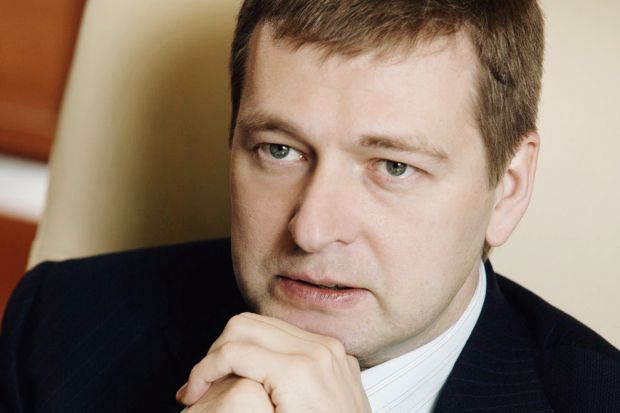 Forbes назвал самых богатых холостяков