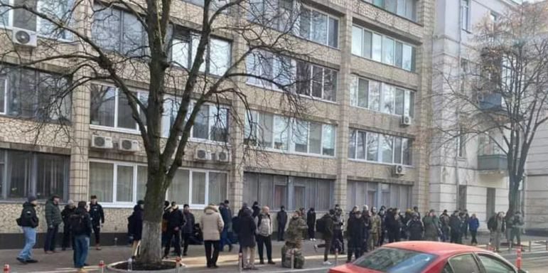 Украинцы возвращаются из-за границы, чтобы защищать страну