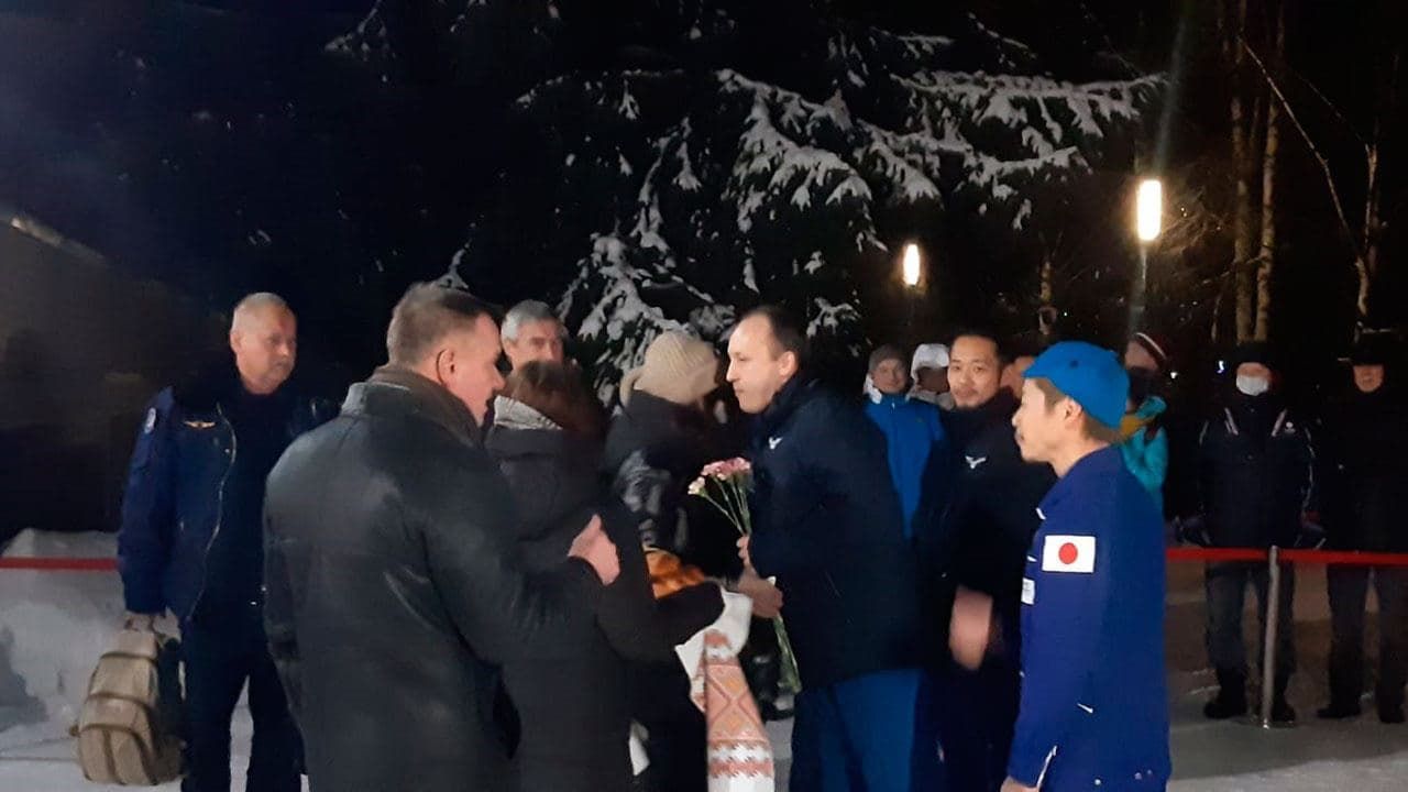 Японские туристы прибыли в Звездный городок на реабилитацию после полета на МКС