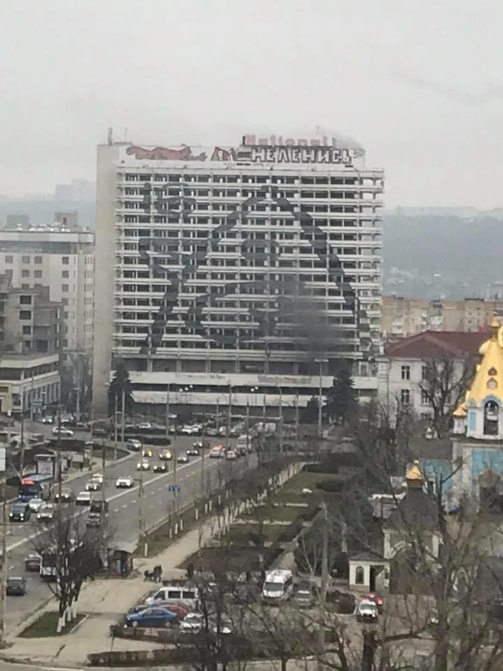 В Кишиневе загорелась заброшенная гостиница "Националь"