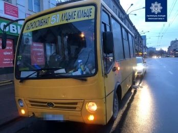 На Украине подросток "вышел на рейс" на угнанной маршрутке