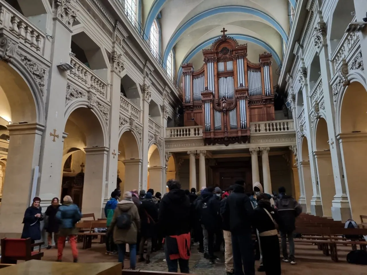 60 de migranți au ocupat o biserică din Franța din cauza răcirii vremii